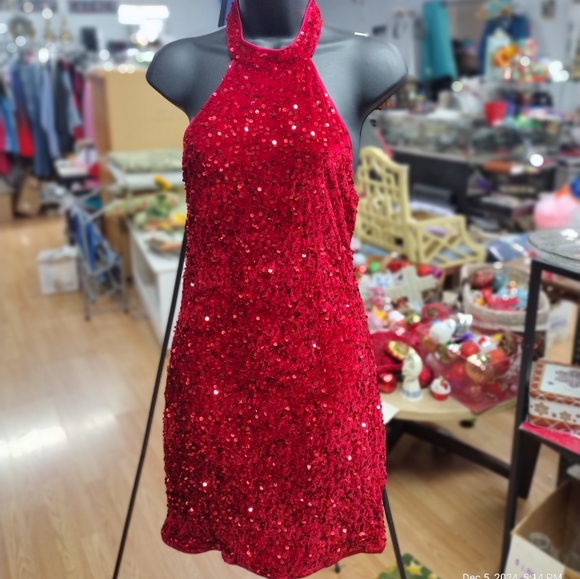 Red Sequin dress - Picture 3 of 7